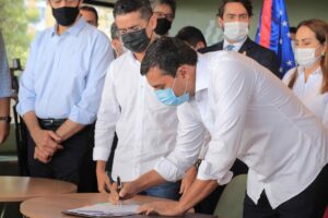 Imagem da notícia - Governador Wilson Lima e prefeito David Almeida assinam protocolo de intenções inédito no segmento de gás natural