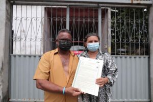 Imagem da notícia - De forma inédita, Governo do Amazonas entrega presencialmente títulos definitivos no bairro Monte das Oliveiras