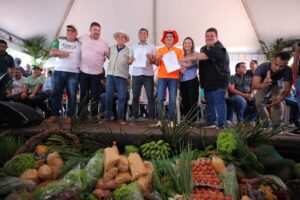 Imagem da notícia - Wilson Lima anuncia pavimentação dos ramais do Pau Rosa e da Cooperativa, que vai beneficiar 1 mil famílias