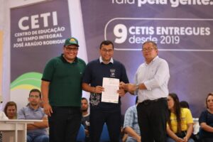 Imagem da notícia - Em Codajás, Wilson Lima anuncia pavimentação de estrada e obras de iluminação pública e água potável