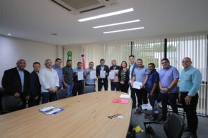 Imagem da notícia - Governador Wilson Lima assina convênios para investir R$ 32,7 milhões nos municípios de Tefé e Rio Preto da Eva