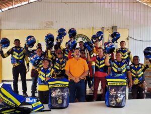 Imagem da notícia - Governo do Estado entrega kits de segurança para mototaxistas do Careiro da Várzea e de Eirunepé