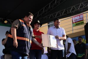 Imagem da notícia - Wilson Lima e David Almeida destacam que ruas do bairro Nova Cidade são recapeadas após 15 anos