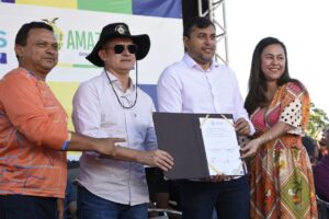 Imagem da notícia - Wilson Lima e David Almeida assinam convênio de R$ 10,2 milhões para manutenção de 31 parques e praças construídos pelo Prosamin