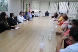 Imagem da notícia - Wilson Lima anuncia auxílio alimentação de R$ 600 e correção de 9,06% em datas-bases a servidores da saúde