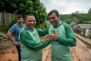 Imagem da notícia - Em Rio Preto da Eva, Wilson Lima e Anderson Souza dão ordem de serviço para recuperação do sistema viário e do ramal ZF-7