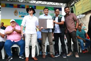 Imagem da notícia - Wilson Lima e David Almeida dão ordem de serviço para reforma da feira da Japiinlândia