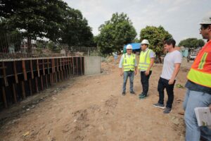 Imagem da notícia - Wilson Lima vistoria construção de ponte para pedestres e veículos na zona leste e garante entrega já em 2023