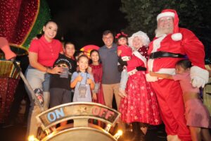 Imagem da notícia - Wilson Lima dá início à programação ‘O mundo encantado do Natal’ com inauguração de árvore de 30 metros
