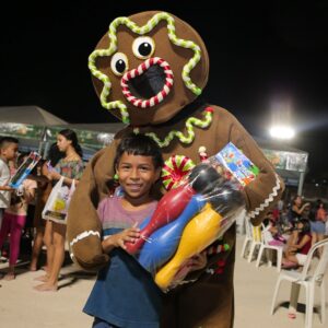 Imagem da notícia - “Natal Itinerante” leva diversão e brinquedos para crianças do bairro Ouro Verde na zona leste de Manaus