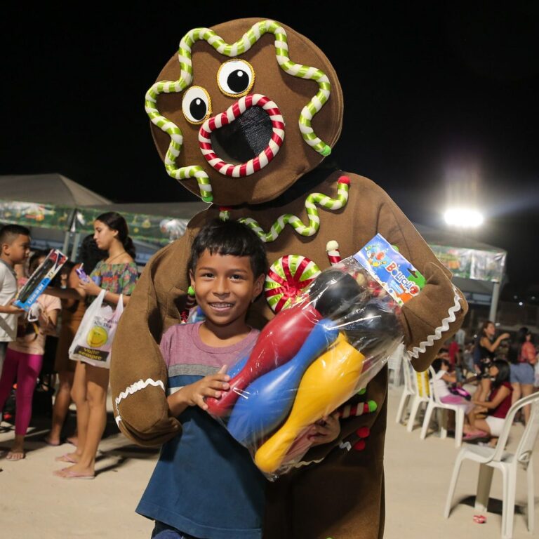 “Natal Itinerante” leva diversão e brinquedos para crianças do bairro Ouro Verde na zona leste de Manaus