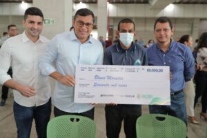 Imagem da notícia - Wilson Lima realiza pagamentos de indenizações do Prosamin+ a famílias da Comunidade da Sharp