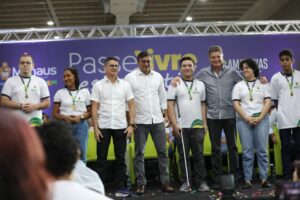 Imagem da notícia - Wilson Lima homenageia alunos da rede estadual de ensino aprovados na UEA