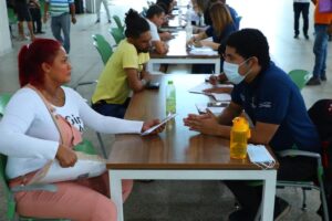 Imagem da notícia - Governo do Amazonas paga bolsa moradia para mais 80 famílias a serem reassentadas pelo Prosamin+ na Comunidade da Sharp