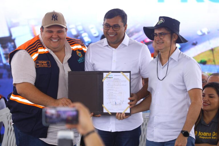 Wilson Lima e David Almeida assinam ordem de serviço para construção do Complexo Viário Bola do Produtor
