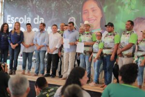 Imagem da notícia - Em São Sebastião do Uatumã, Wilson Lima assina ordem de serviço para construção da primeira Escola da Floresta