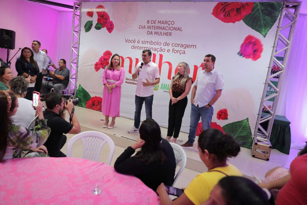No Dia da Mulher, Wilson Lima encontra com benefici&aacute;rias do Aux&iacute;lio Estadual  e destaca que 90% do programa &eacute; destinado as chefes de fam&iacute;lia - Casa Civil