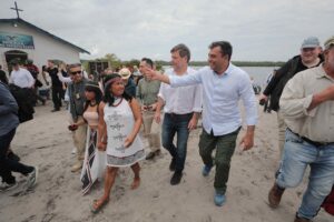 Imagem da notícia - Wilson Lima e vice-chanceler alemão visitam comunidade rural com foco no desenvolvimento sustentável