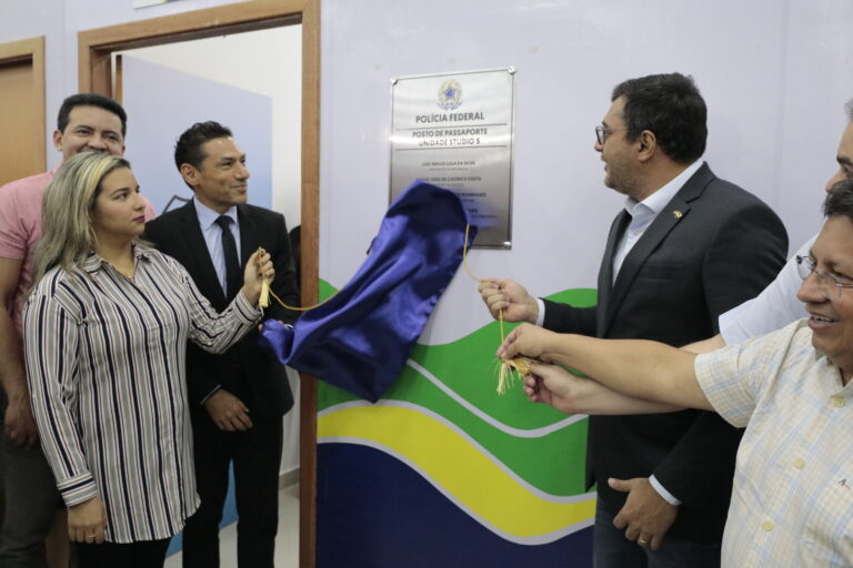 Governador Wilson Lima inaugura posto para emissão de passaporte no PAC Studio 5