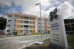 Imagem da notícia - Wilson Lima inaugura Residencial Rodrigo Otávio, primeiro habitacional do Prosamin+