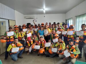 Imagem da notícia - Em Barreirinha e Nhamundá, Detran Amazonas entrega kits de capacete e colete para mototaxistas