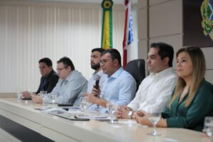 Imagem da notícia - Nesta sexta-feira, Governo do Amazonas paga valores descontados por faltas e reafirma compromissos com a Educação