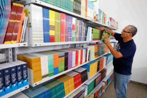 Imagem da notícia - Governo do Amazonas envia para a Aleam PL que garante concessão de Regime Complementar a secretários escolares e coordenadores regionais e distritais