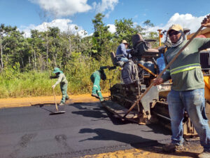 Imagem da notícia - Em Tefé, Governo do Amazonas avança com a obra de pavimentação da estrada da Emade