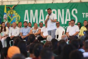 Imagem da notícia - Wilson Lima inaugura iluminação de LED e vistoria reta final de pavimentação viária em Tapauá