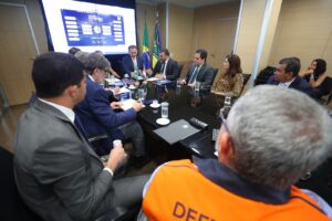 Imagem da notícia - Wilson Lima e ministros Waldez Góes e Marina Silva anunciam força-tarefa para enfrentamento da estiagem no Amazonas