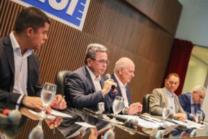 Imagem da notícia - Governo do Amazonas aprova projetos de R$ 421 milhões para indústria e atesta força da ZFM