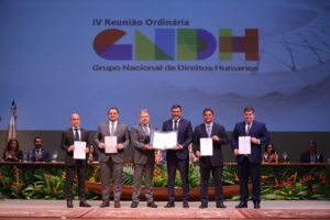 Imagem da notícia - Wilson Lima assina Pacto pela Consciência Vacinal e destaca desafios para distribuição de imunizantes no AM