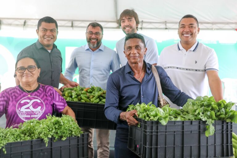 Wilson Lima entrega 80 toneladas de alimentos adquiridos da agricultura familiar a instituições que atendem 10 mil famílias