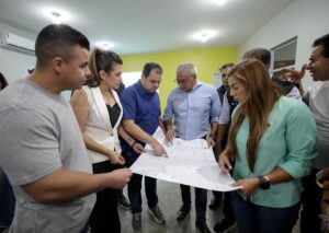 Imagem da notícia - Governador em exercício, Roberto Cidade, vistoria obra de revitalização do Caic Edson Melo na zona leste