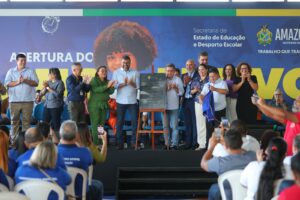 Imagem da notícia - Wilson Lima abre ano letivo com ampliação do ensino bilíngue e inauguração de 32 laboratórios de robótica e ensino tecnológico