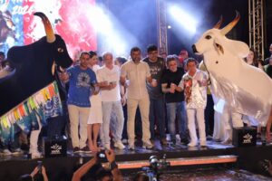 Imagem da notícia - Em Parintins, Governo do Amazonas anuncia doação de meio milhão de copos de água para as torcidas