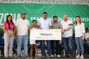 Imagem da notícia - Em Tefé, Wilson Lima faz entregas que totalizam R$ 2 milhões aos setores social e primário da cidade