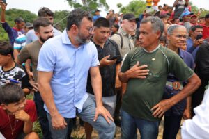 Imagem da notícia - Em visita a comunidades de Manaquiri, Alvarães e Tefé, Wilson Lima reforça pedidos de apoio no enfrentamento à estiagem ao presidente da República
