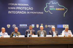Imagem da notícia - Wilson Lima defende convergência entre poderes para combate ao crime organizado em fórum sobre proteção nas fronteiras