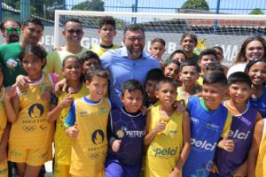 Imagem da notícia - Governador Wilson Lima entrega quadra revitalizada na comunidade Jesus Me Deu, zona norte de Manaus