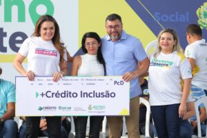 Imagem da notícia - Governador Wilson Lima entrega títulos definitivos de propriedade na 15ª edição do Governo Presente, na zona norte