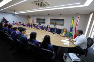 Imagem da notícia - Governador Wilson Lima reforça compromisso com o esporte em visita de estudantes medalhistas no JEBs
