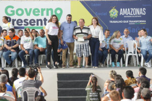 Imagem da notícia - Governo Presente: Mais de mil famílias são beneficiadas com regularização fundiária
