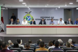 Imagem da notícia - Wilson Lima anuncia injeção de R$ 1,6 bilhão na economia com pagamento do 13°, salário de dezembro e Auxílio Estadual