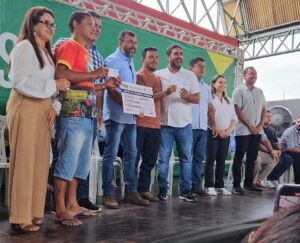 Imagem da notícia - Em Manacapuru, Governo do Amazonas entrega R$ 1,3 milhão em crédito a produtores rurais locais