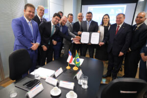 Imagem da notícia - Governador Wilson Lima, Ministério das Cidades e Secretaria do Patrimônio da União assinam contrato para construção de moradias populares em antigo prédio da Receita Federal