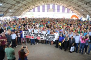 Imagem da notícia - Governador Wilson Lima moderniza setor de pesca com entrega de notebooks para entidades em Manacapuru