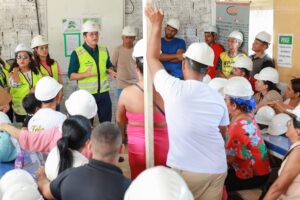 Imagem da notícia - Famílias beneficiárias do Prosamin+ fazem visita guiada aos apartamentos do Residencial Maués