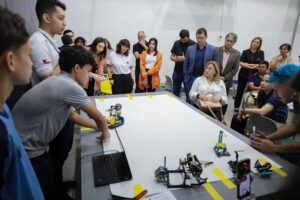 Imagem da notícia - Governo do Amazonas vai implantar programa de robótica nas escolas de comunidades ribeirinhas e indígenas