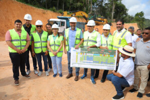 Imagem da notícia - Governador Wilson Lima vistoria retomada das obras de modernização da AM-010 após período chuvoso